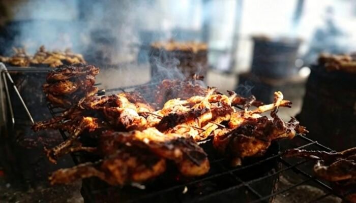 Ayam Bakar Kukun Beda Rasa: Sambelnya Nendang, Gurihnya Bikin Nagih