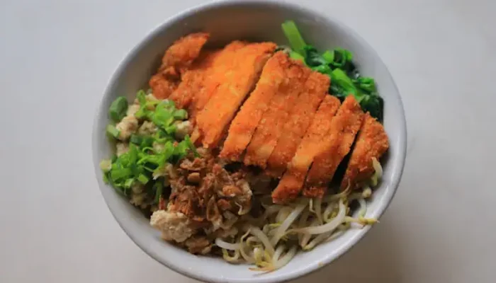 Mie Ayam 13 Cibodas: Ketika Mi Ayam Kawin dengan Chicken Katsu