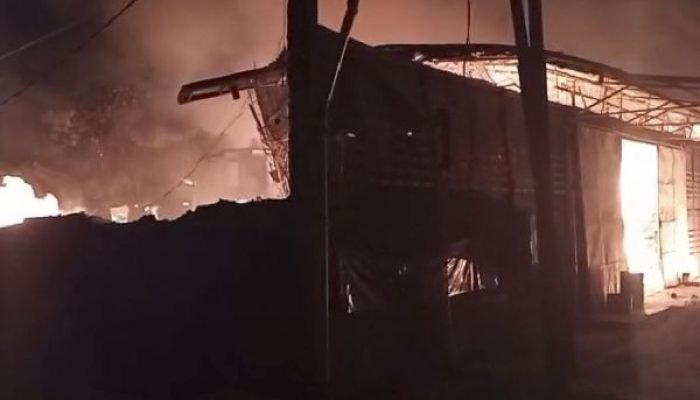 Waduh! Gudang Limbah Plastik Indomie di Mauk Ludes Dilalap Api