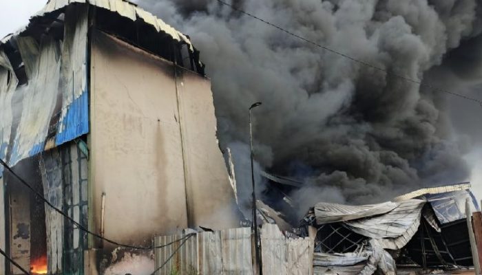 Waduh! Pabrik Helm Stirofoam di Cikupa Tangerang Ludes Terbakar