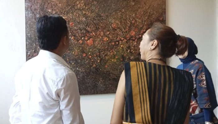 Hani Santana Gelar Pameran Tunggal “Allegoria” di Noola Hotel Cilacap