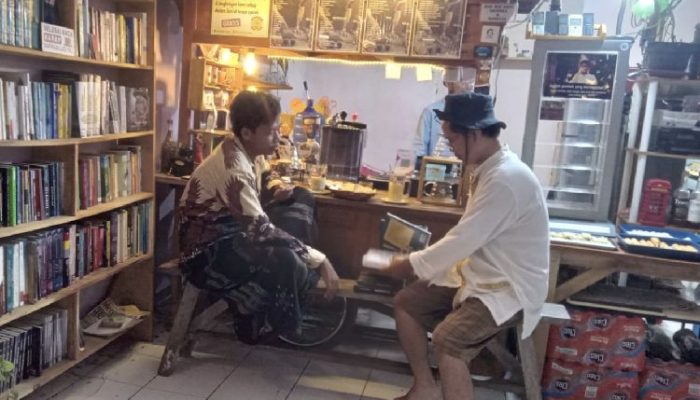 Gaya Hidup Ngopi di Kafe Bertumbuhan di Pinggiran Cirebon Timur