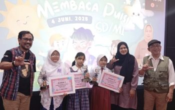 Baca Puisi