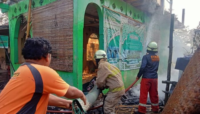 Kobong Tempat Belajar Santri di Cisoka Tangerang Ludes terbakar