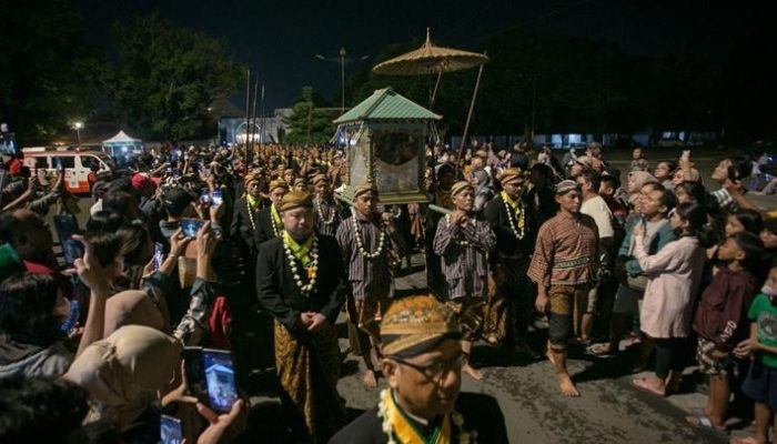 Menjaga Kearifan Lokal Malam Satu Suro di Cirebon