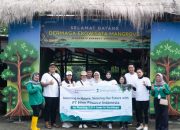 Bangun Benteng Hijau, PT Hino Finance Indonesia Tanam Ribuan Mangrove di Wonorejo, Surabaya