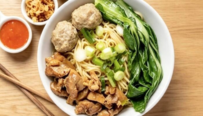 Mie Ayam Pangsit Pak Moto, “Jos Gobyos” dari Kebon Nanas