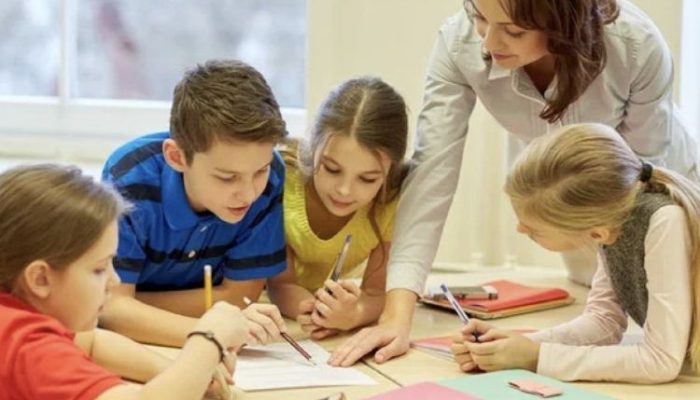 Era Global dan Kompetensi Guru: Jalan Menuju Pendidikan yang Adaptif dan Inovatif