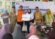 KAI Logistik Distribusikan 300 Paket Gizi untuk Masyarakat di Marunda