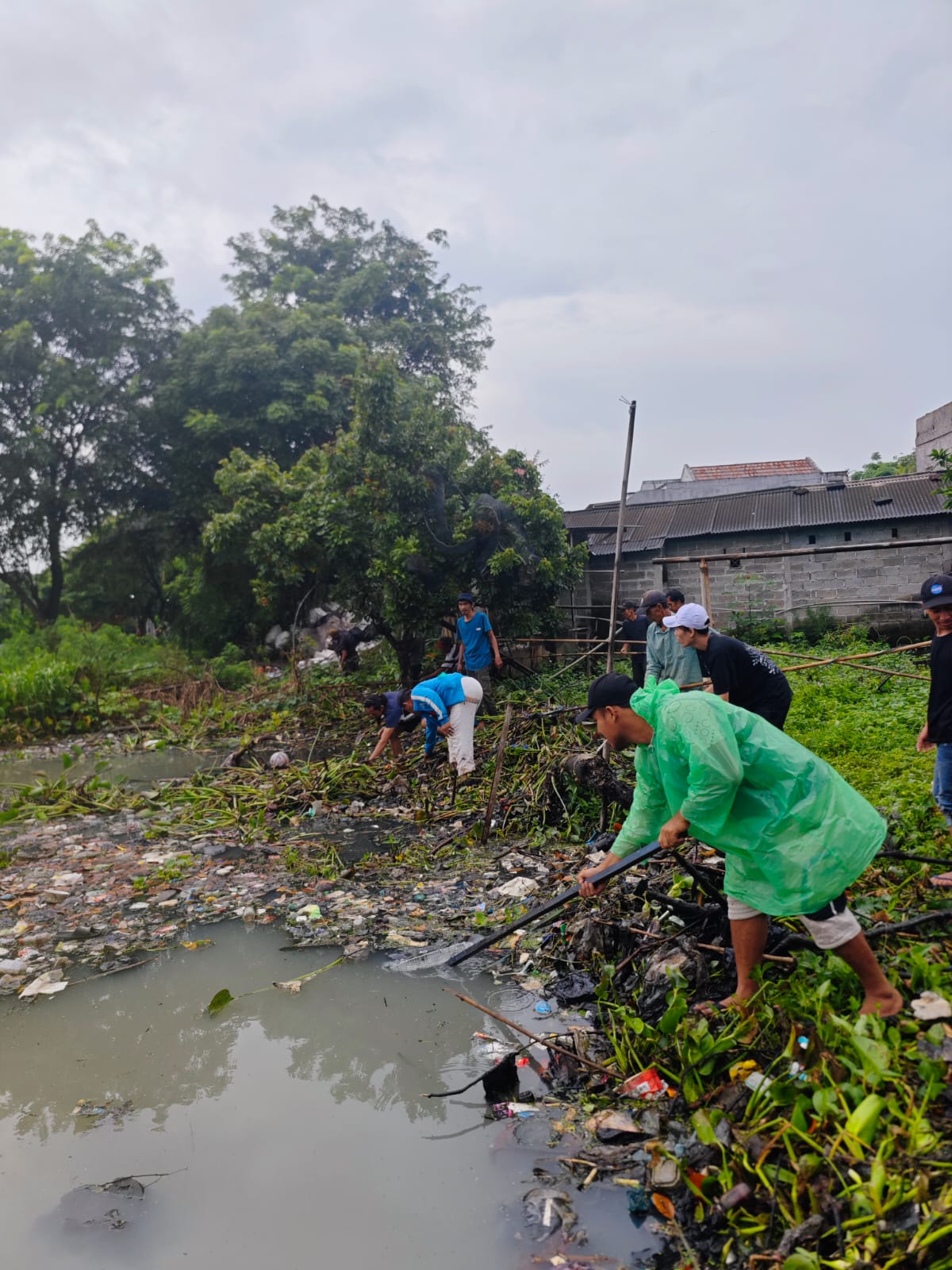 Warga Sindang Panon Gelar Kerja Bakti 