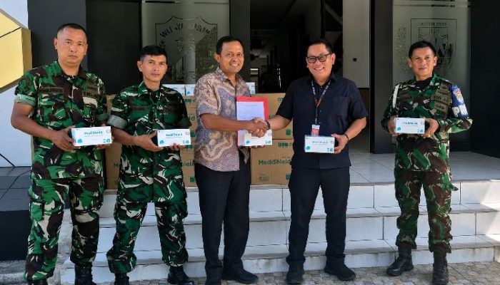 Indah Kiat Salurkan 35 Ribu Masker untuk Korban Kebakaran TPA Jatiwaringin