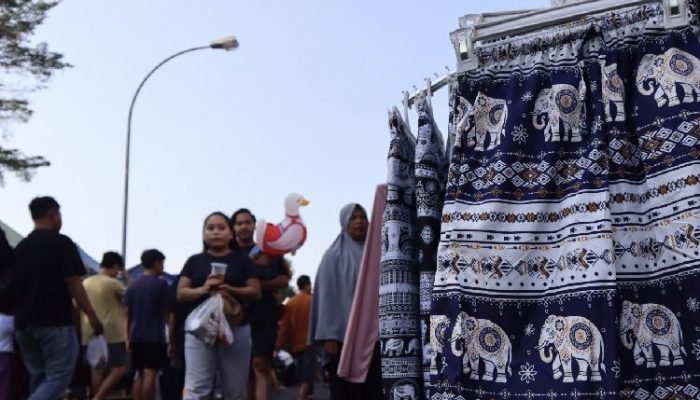 Jejak Gajah dari Thailand, Singgah di Pasar-pasar Kaget Tangerang