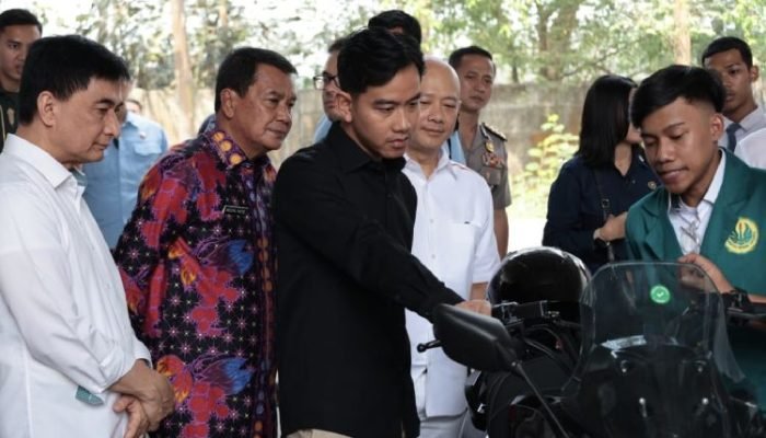 Gibran ke Pabrik Motor Listrik, Bupati Tangerang Tawarkan Potensi Investasi
