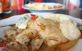 Jejak Rasa Ketupat Gulai Kambing, Kuliner Legend Pasar Gudang Tigaraksa