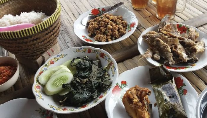 Di Pinggir Cisadane, Ada Ikan Cere yang Bikin Orang Rela Putar Arah