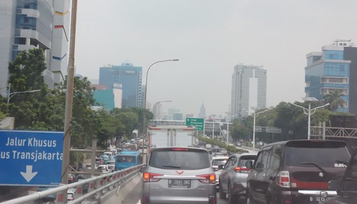 Langit Jakarta, Matahari Tampil Lebih Lama Sebelum Awan Datang