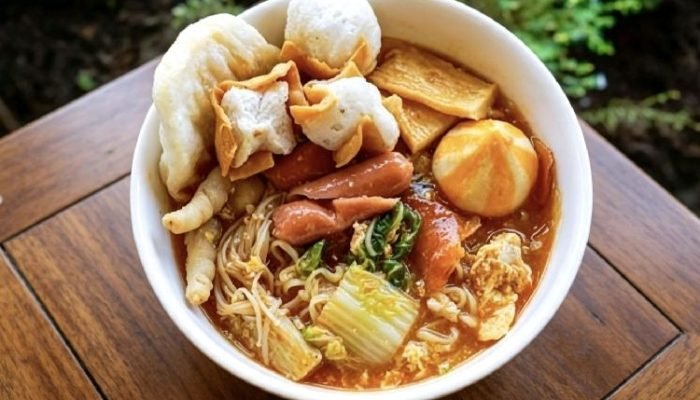 Dari Kerupuk Sisa Menjadi Primadona: Seblak, Pedasnya Mengalahkan Zaman
