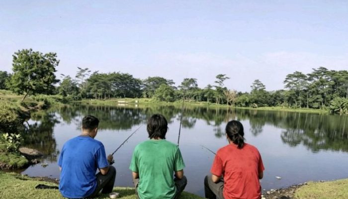 Menunggu Ikan, Menguji Nyali dan Cerita Mistis di Situ Gawir Legok