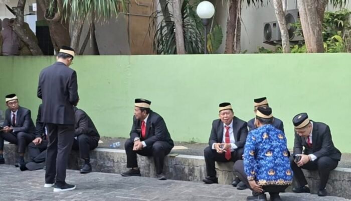 Ketika Upacara Khidmat dan Disiplin Tertinggal di Bawah Gedung Bupati