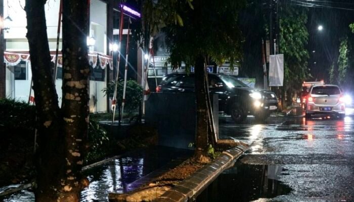 Hujan Mengguyur Tangerang, Genangan Muncul di Sejumlah Ruas Jalan