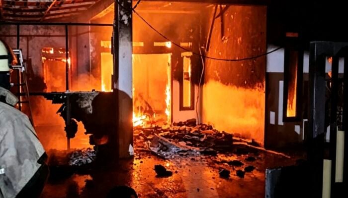 Api Menyambar Pergudangan Sentra Kosambi, Tiga Gedung Ludes Terbakar