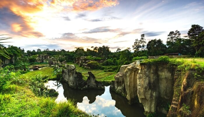 Tebing Koja Tangerang: Dari Bekas Tambang Pasir Menjadi Kandang Godzilla