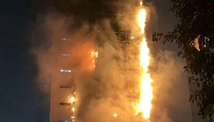 Api Menjalar di Gedung Bapenda DKI, Petugas Berpacu dengan Angin