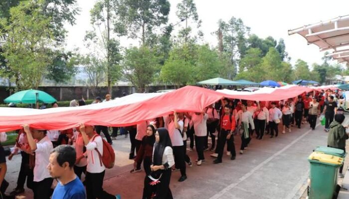 Ribuan Pemuda Tangerang Arak Merah Putih 81 Meter Jelang HUT RI