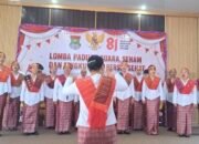 Salah satu penampilan grup lomba paduan suara menyambut HUT ke-81 RI, di Kelurahan Mekar Bakti, Panongan, Kabupaten Tangerang