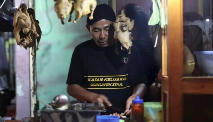 Di Emperan Surya Indah Motor Cikupa, Mie Godok dan Angkringan Hadirkan Suasana Yogya