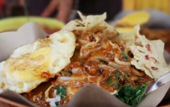 Berburu Sarapan di CitraRaya: Sepiring Pecel Bu Sulis dan Cerita Pagi 