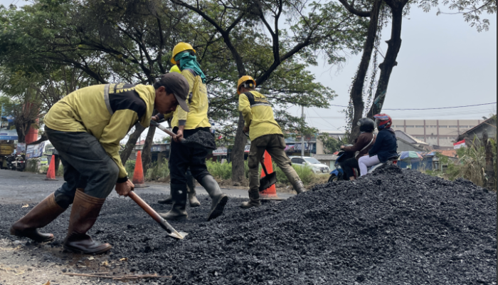 Jalan Raya Cadas Periuk Ditambal, Pemkot Siapkan Perbaikan Lanjutan