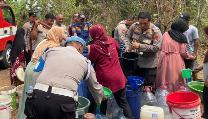 150 KK di Serdang Kulon Panongan Krisis Air, Polisi Kirim 10 Ribu Liter