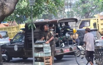 Satpol PP Kota Tangerang Tertibkan Lapak di Jalur Pasar Tanah Tinggi-Poris