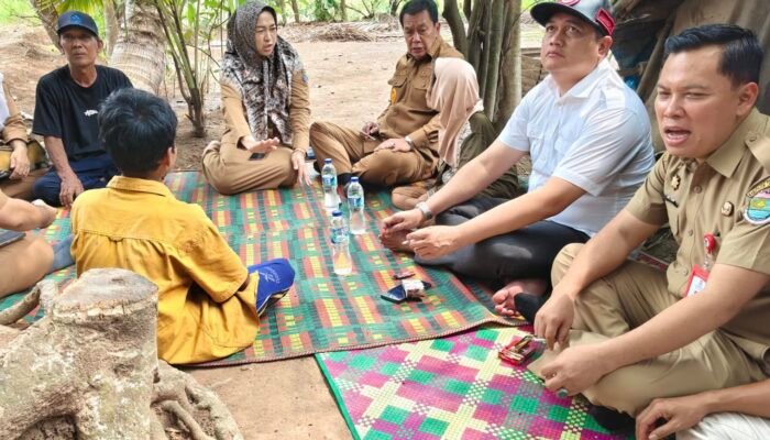 Bupati Tangerang Datangi Warga Cisoka, Serahkan Bantuan Rp30 Juta