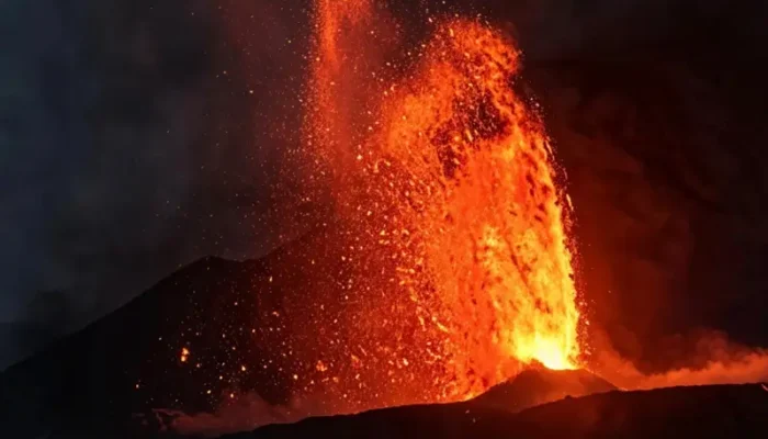 Enam Gunung Meletus Bersamaan: Kebetulan atau Ada yang Menggerakkan?