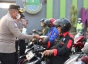 Waspada Abu Anak Krakatau, Polisi Bagi Masker ke Pengguna Jalan