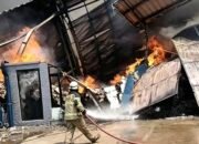 Si Jago Merah Menggila di Kosambi, 26 Gudang Ludes Terbakar