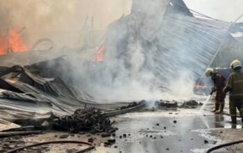 Kebakaran: 60 Petugas dan 16 Armada Jinakkan Api Pabrik di Batuceper