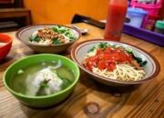 Mie Ayam Banyumas: Semangkuk Rasa Pangenyongan di Tengah Tangerang