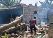 Pohon Tumbang Timpa Rumah di Teluknaga, 1 Anak Tewas dan 2 Luka