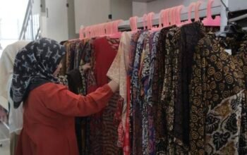 Pasar Anyar Tangerang: Belanja, Lapar, dan Kereta yang Melintas