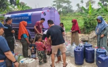 Kemarau Panjang, Aetra Tangerang Salurkan Air Bersih untuk Warga Balaraja