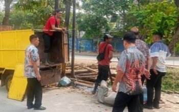 Bangunan Liar di Irigasi Sipon Disikat, Pemkot Tangerang Pasang Peringatan