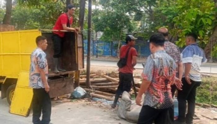 Bangunan Liar di Irigasi Sipon Disikat, Pemkot Tangerang Pasang Peringatan