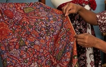 Batik: Dari Keraton, Menembus Dunia, Lalu Pulang sebagai Hari Nasional