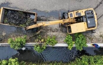 Cegah Banjir, Pemkot Tangerang Normalisasi Empat Saluran Air