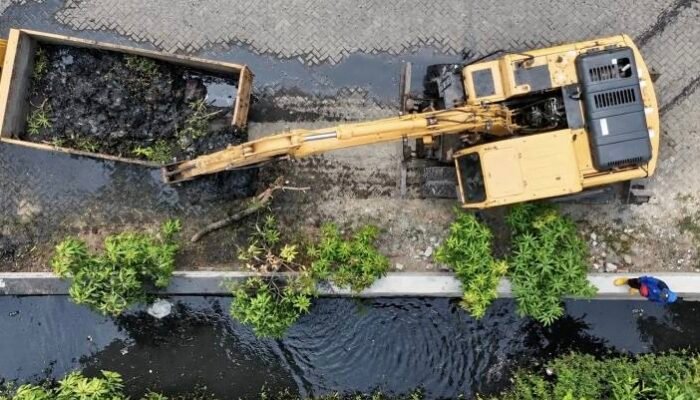 Cegah Banjir, Pemkot Tangerang Normalisasi Empat Saluran Air