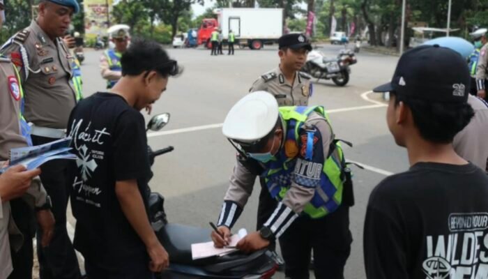 Operasi Patuh Maung 2026 Dimulai, Polisi Tindak Pengendara Tanpa Helm dan SIM