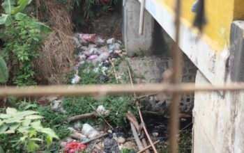 Ketika Kali Mengering dan Sampah Mengonggok Menunggu Hujan